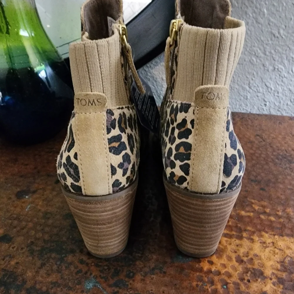 TOMS Sadie Suede Wedge in Leopard